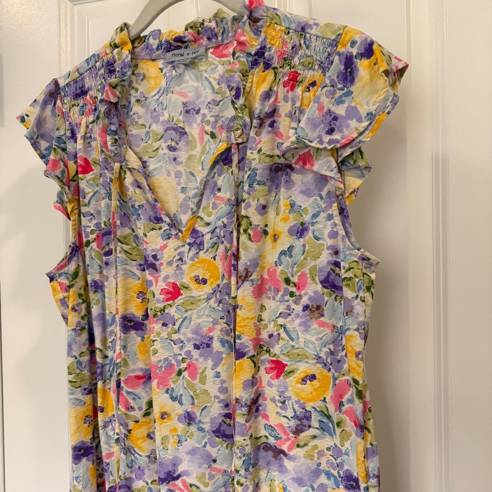 Floral and Ivy flutter sleeve blouse Size Small